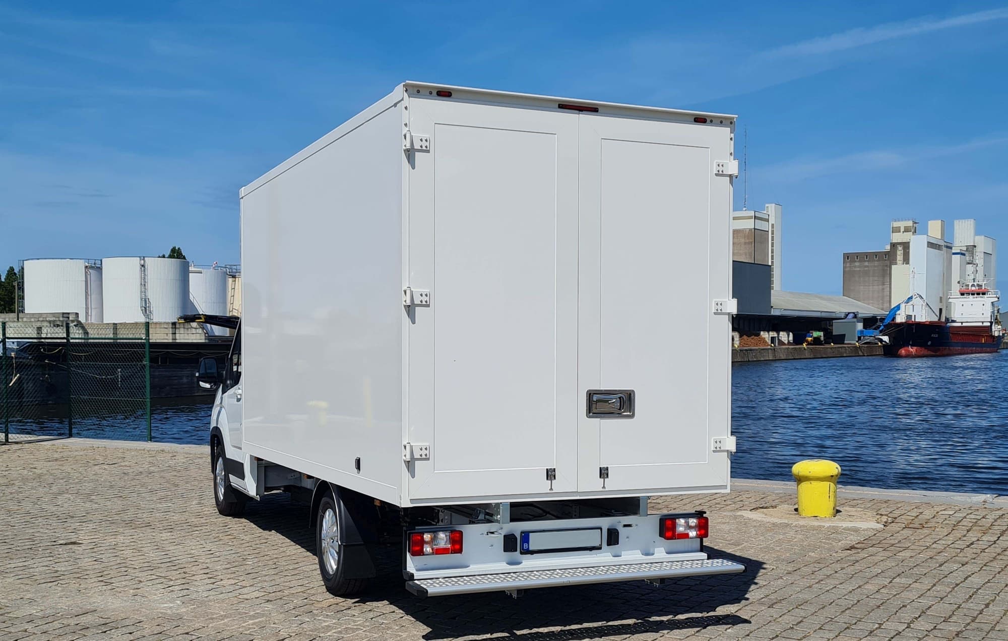 Maxus eDeliver9 CC Wit achteraanzicht
