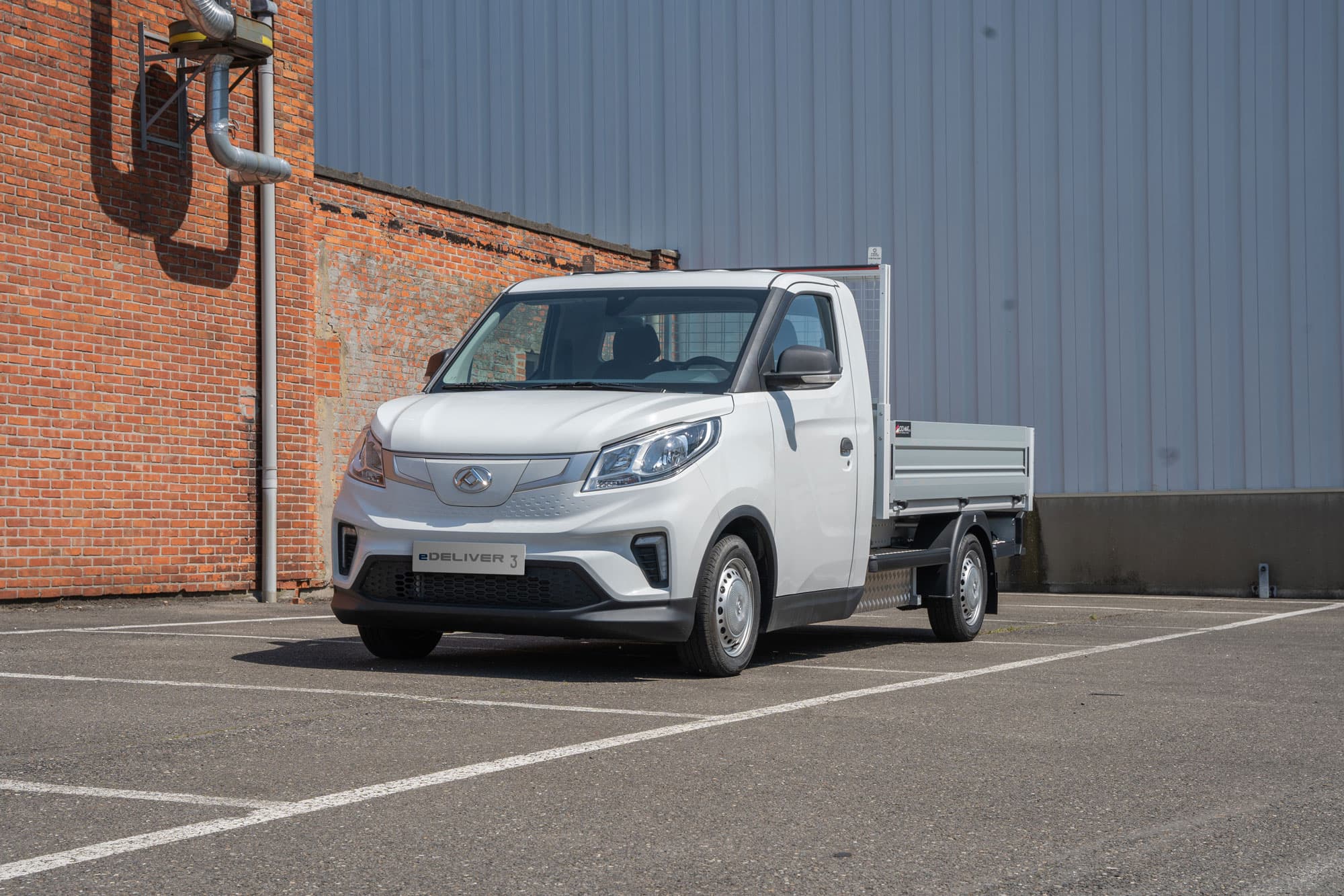 Maxus eDeliver3 Chassis Cabine Open Laadbak voorzijaanzicht